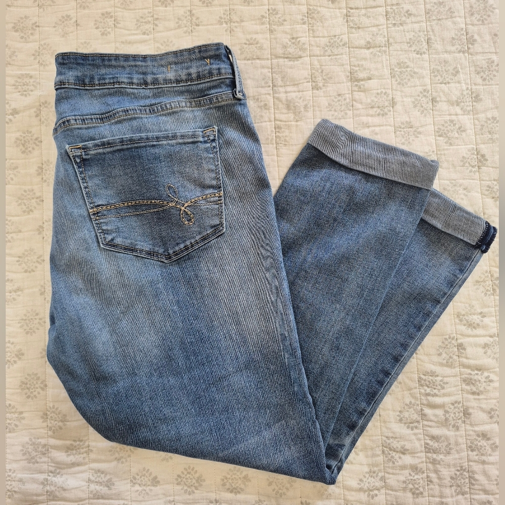 Classic Blue Denim Women's Low-Rise Boyfriend Capri Cuffed Pants